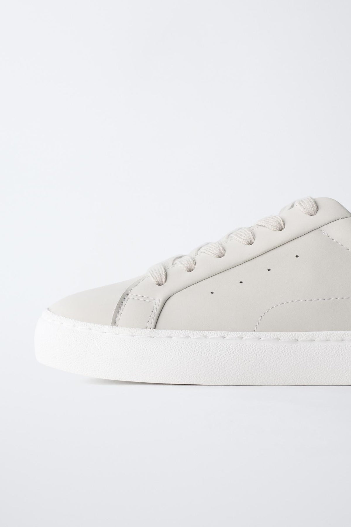 SOFT ESSENTIAL TRAINER - GREY